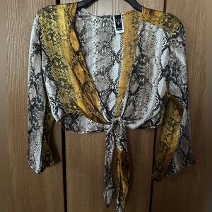 Windsor tie front top